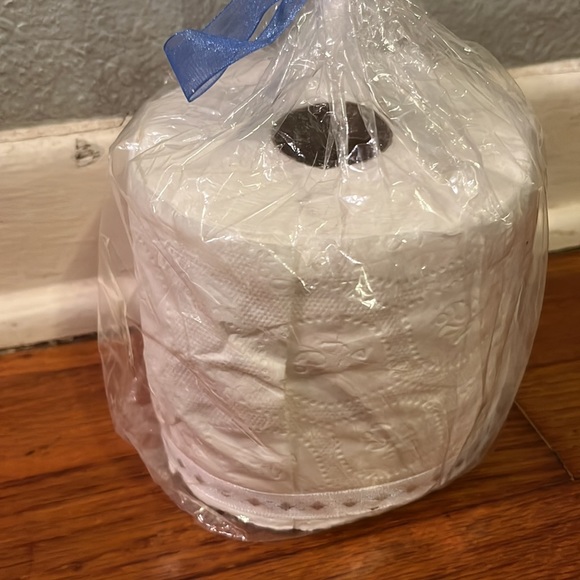 Snowman snow woman toilet paper decor packaged never used toilet paper - Picture 4 of 9